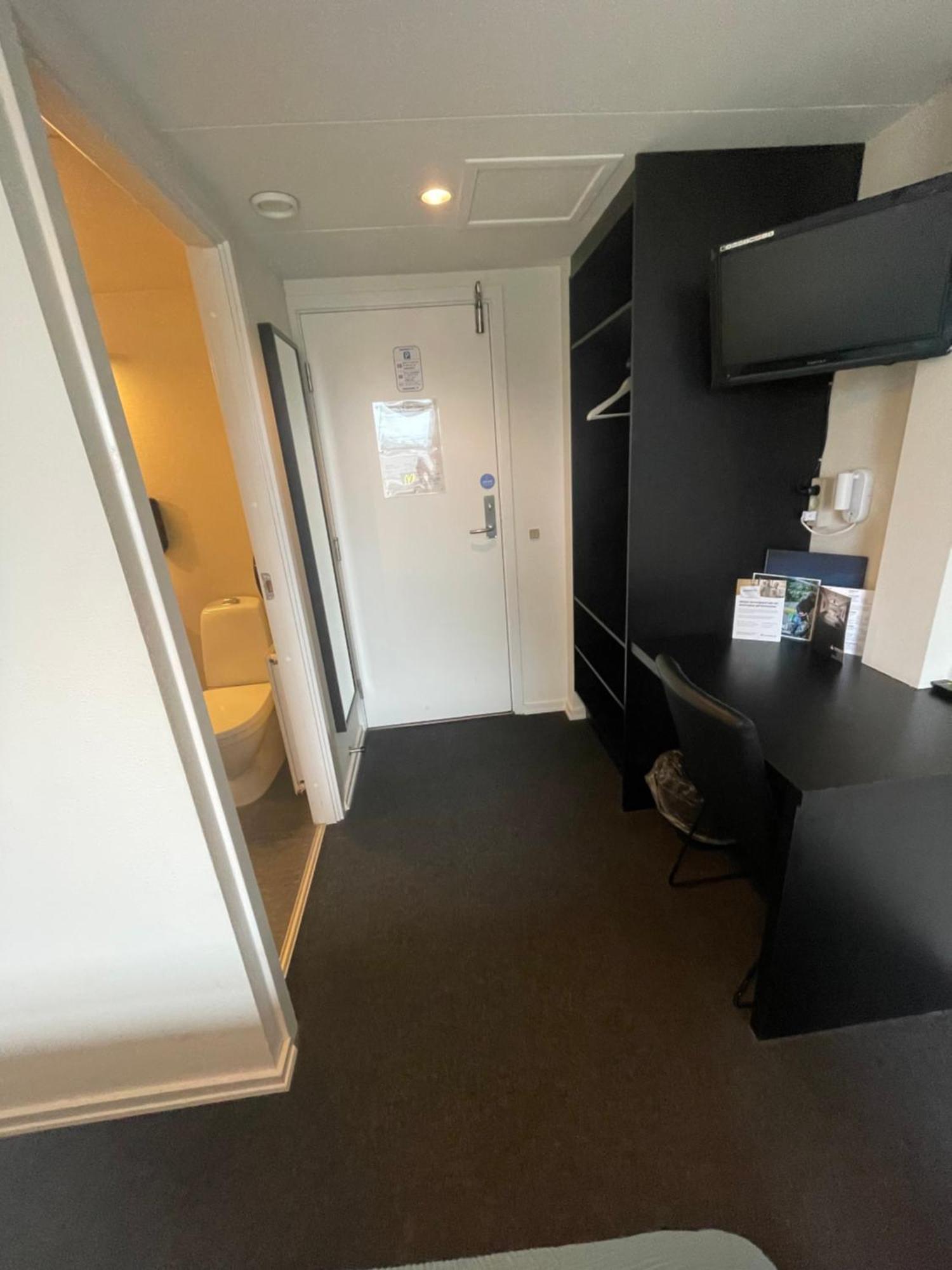 Хостел Stoberiet Свеннборг Екстер'єр фото A typical studio apartment in the UK