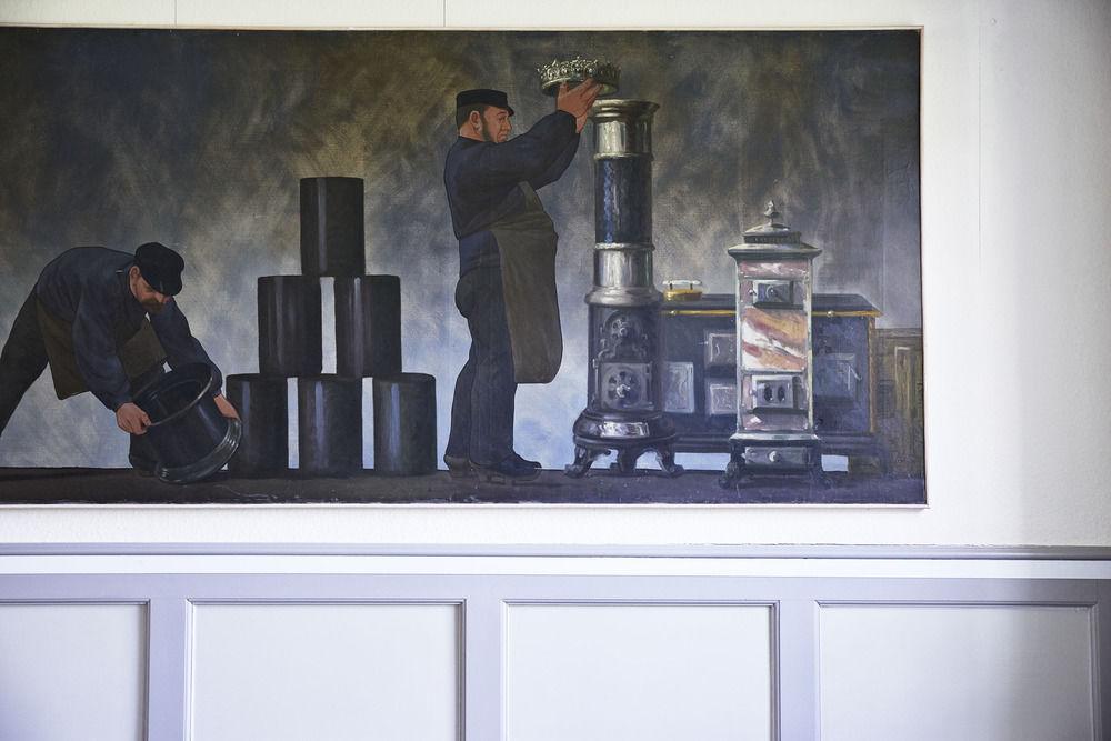 Хостел Stoberiet Свеннборг Екстер'єр фото The painting in the station