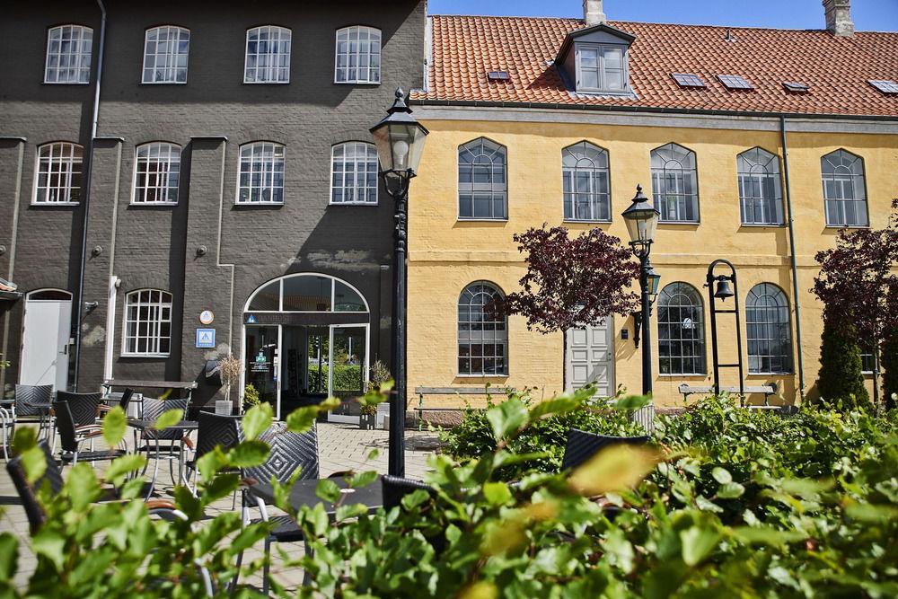 Хостел Stoberiet Свеннборг Екстер'єр фото The Yellow House
